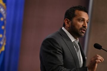 Director del FBI tiene encontronazo con un periodista por artículo sobre briaguez