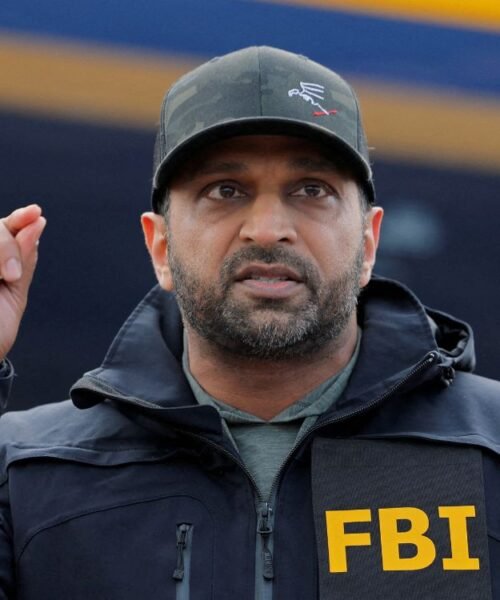 Director del FBI demanda por 250 millones de dólares a medio por señalamientos de ebriedad