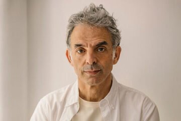 Etgar Keret: «Tras el ataque de Hamas me siento más judío que israelí, tengo la sensación de que quien manda en Israel hace todo lo posible para dañarme»