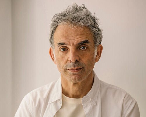 Etgar Keret: «Tras el ataque de Hamas me siento más judío que israelí, tengo la sensación de que quien manda en Israel hace todo lo posible para dañarme»