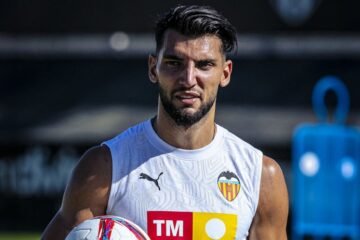 El futbolista español Rafa Mir es condenado por agresión sexual y lesiones