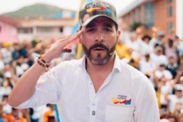 Ultraderechista De la Espriella encabeza las elecciones presidenciales de Colombia