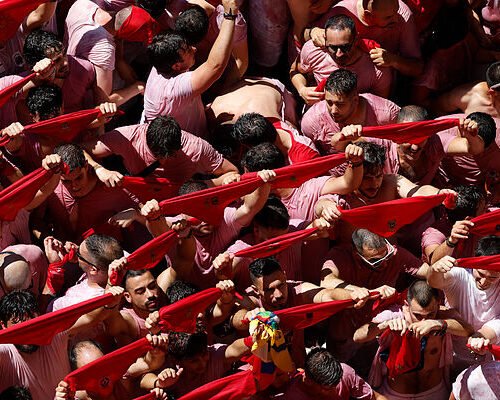 El Chupinazo de San Fermín 2026 en imágenes: emoción, fiesta y pañuelos rojos