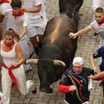 Séptimo encierro de San Fermín: los miuras compiten por la cabeza de manada