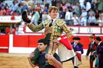 La disposición de Álvaro Serrano rinde una bruta novillada de Montealto y la puerta grande en Santander