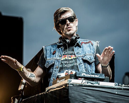 Macron y toda Francia rinden tributo a DJ Kavinsky, hallado muerto en su casa a los 50 años: «Será una fuente de orgullo para siempre»
