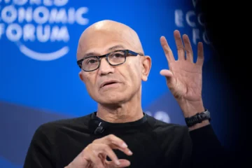 El CEO de Microsoft alerta del coste oculto de la IA: «Las empresas están pagando dos veces»