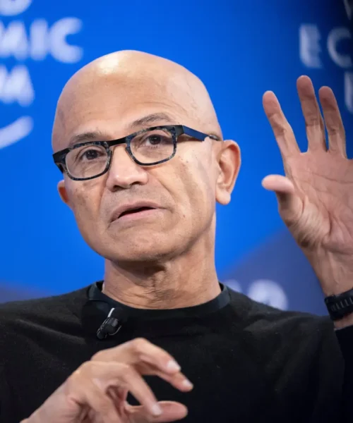 El CEO de Microsoft alerta del coste oculto de la IA: «Las empresas están pagando dos veces»