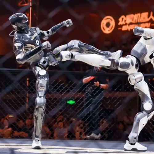 Perdió la cabeza y siguió luchando: así ha sido el primer torneo de combate entre robots humanoides en China