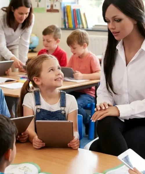 Un colegio de Nueva York estrena este otoño su primer robot humanoide como profesor asistente: «La IA ya está en las escuelas»