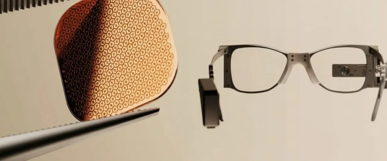 Un antiguo socio de Elon Musk planta cara a Neuralink con unas gafas que restauran la visión en personas con ceguera