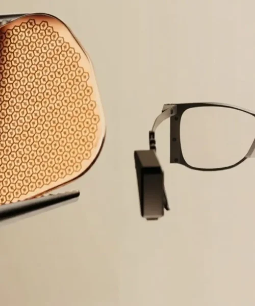 Un antiguo socio de Elon Musk planta cara a Neuralink con unas gafas que restauran la visión en personas con ceguera