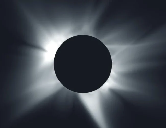 Un superordenador español adelanta cómo se verá el Sol durante el eclipse total de agosto