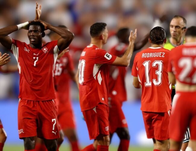 ¿Fue un error? IFAB identifica falla en el protocolo del VAR por la expulsión de Embolo ante Argentina