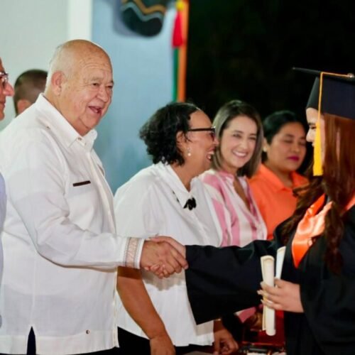 Egresan 137 jóvenes del CECyTE Santiago