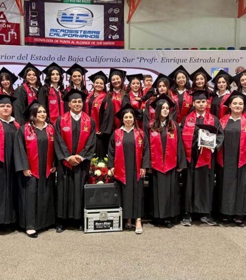 Egresan más de 500 nuevos docentes de las Escuelas Normales de Baja California Sur
