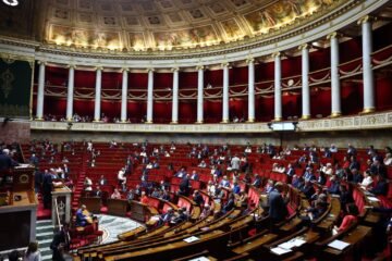 Francia aprueba la prohibición de las redes sociales a los menores de 15 años