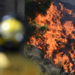 España combate incendio histórico en plena ola de calor