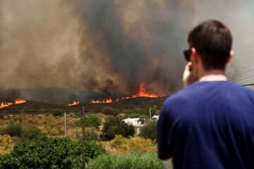 Incendios desbordan España y Francia: miles evacuados