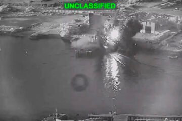 ¿Por qué Trump arremete con drones navales contra la ciudad portuaria iraní de Bandar Abbas?