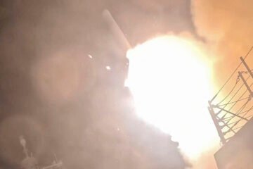 Jamenei presume ataque contra militares de EE.UU. y Washington responde con bombardeos