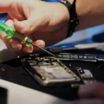 Adiós a la obsolescencia programada: una nueva ley te permitirá reparar tu móvil o tablet aunque ya no tenga garantía