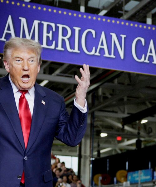 Trump presume que su política arancelaria frena los negocios que van a ‘Mé-ji-jo’