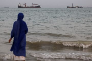 EE. UU. dice que ha ayudado a 900 barcos a cruzar Ormuz