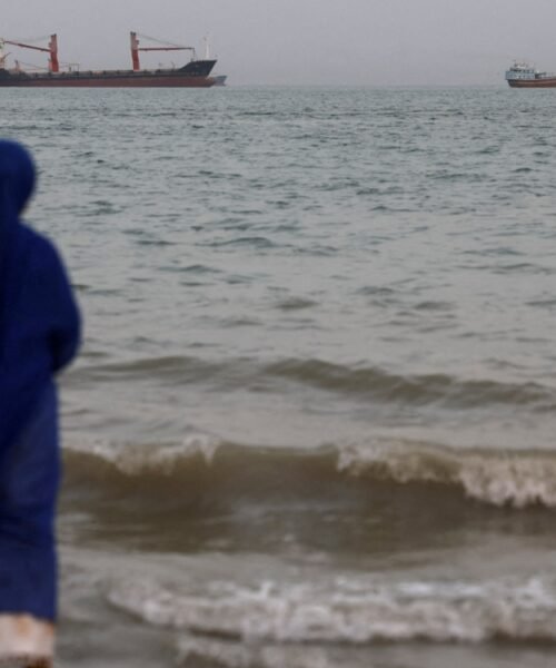 EE. UU. dice que ha ayudado a 900 barcos a cruzar Ormuz