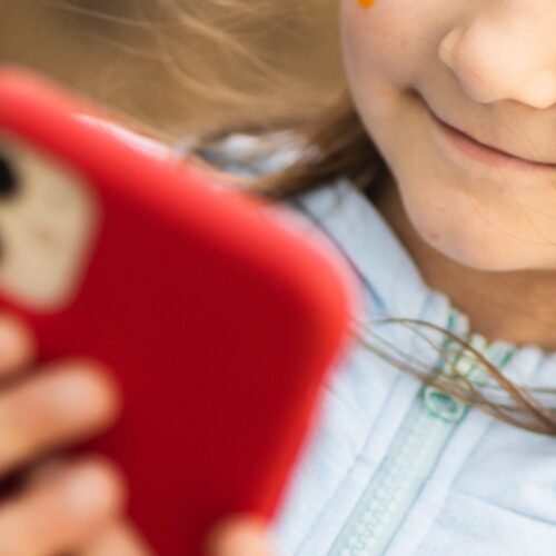 Von der Leyen plantea limitar acceso de niños a redes sociales