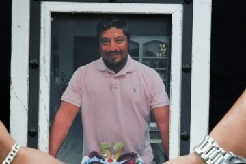 La familia del mexicano baleado por ICE sigue sin recibir el cuerpo