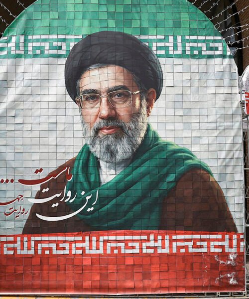 Jamenei amenaza a Estados Unidos y Trump dice estar listo para destruir Irán