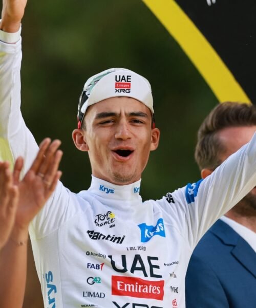 Sheinbaum felicita a Isaac del Toro por su ‘histórico’ tercer lugar en el Tour de Francia