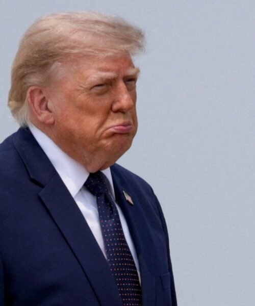 Trump amenaza a Canadá con más aranceles por incendios que afectan a EE. UU.