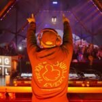 Un DJ, una pantalla y mucho pum pum pum: así son los lunes de cineclub en la Sala Apolo