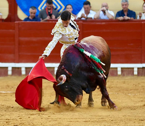 El triunfo de Daniel Crespo a golpe de corazón y la contrariedad de Morante de la Puebla en El Puerto de Santa María