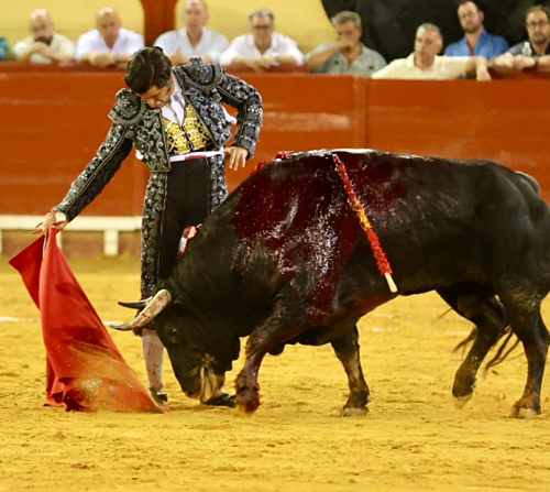 La última lección de Morante entre la apoteosis de los otros en El Puerto de Santa María