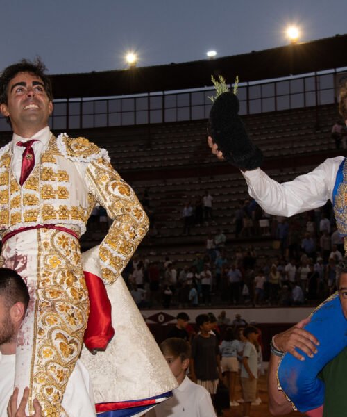 Miguel de Pablo no falla en el 30 de agosto y sale a hombros junto a Clemente en Colmenar Viejo