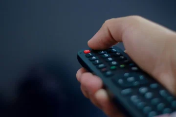 La TDT cambia el 5 de noviembre: habrá que resintonizar los canales para empezar a verlos en UHD
