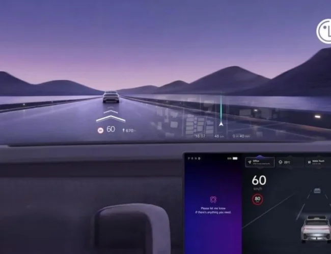 Adiós a las pantallas en el coche: el sistema de LG que proyecta toda la información en el parabrisas