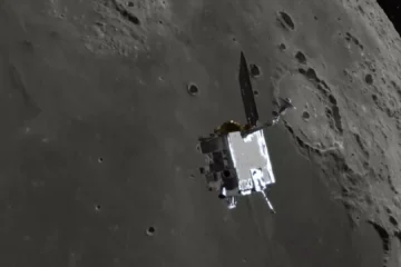La NASA publica las imágenes del cráter provocado por el impacto de un cohete de SpaceX en la Luna