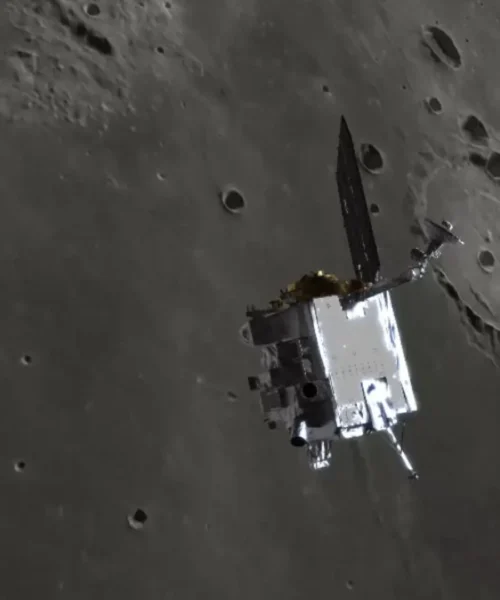 La NASA publica las imágenes del cráter provocado por el impacto de un cohete de SpaceX en la Luna