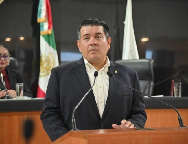 Buscan que empleados públicos tengan facilidades para estudiar una carrera