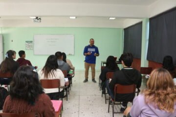 SEP ofrece apoyos de hasta 15 mil pesos para guías de bachillerato