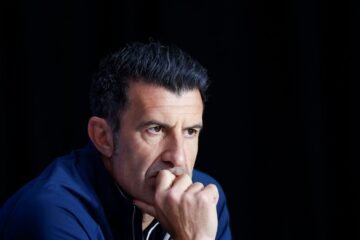 Figo pide la dimisión de Infantino: ‘el comportamiento más bajo y cobarde que he visto’