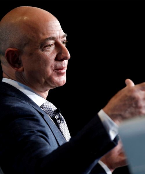 Jeff Bezos estaría cerca de ser copropietario del Liverpool