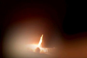 Irán ataca bases de EE.UU. en Jordania y EAU tras el bombardeo estadounidense de Larak