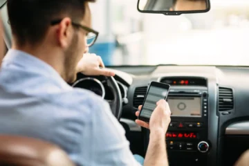 Tu coche te vigilará a partir de ahora: así es el sistema que evita las distracciones al volante