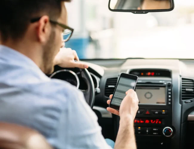Tu coche te vigilará a partir de ahora: así es el sistema que evita las distracciones al volante