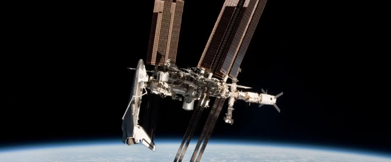 Los nuevos paneles solares de la Estación Espacial no necesitan motores: se despliegan solos hasta alcanzar 19 metros